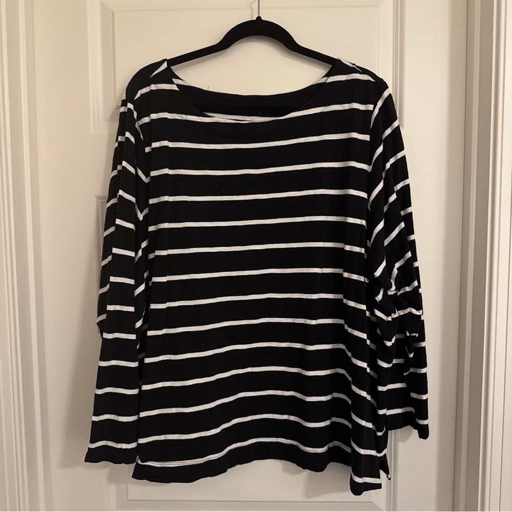 Old Navy Black and White Striped Long Sleeve Top